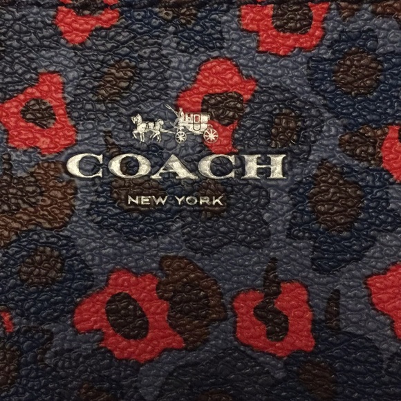 Coach wristlet - Picture 3 of 8